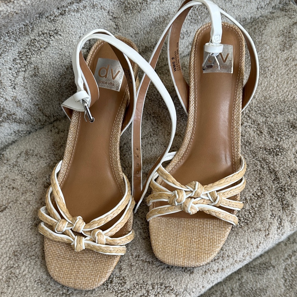 Dolce Vita Women's Cream and Tan Knotted Sandals